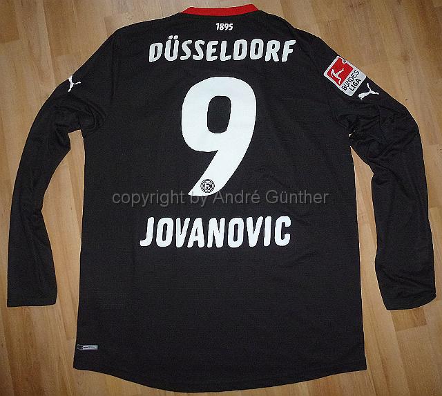 P1140418.JPG - 2011-12 Bauhaus #9 Jovanovic Matchworn schwarz Langarm