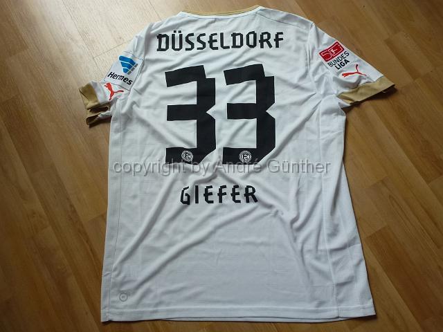 P1200814.JPG - 2012-13 OTELO  #33  Fabian Giefer Matchworn aus dem Spiel gegen Dortmund  Rückseite