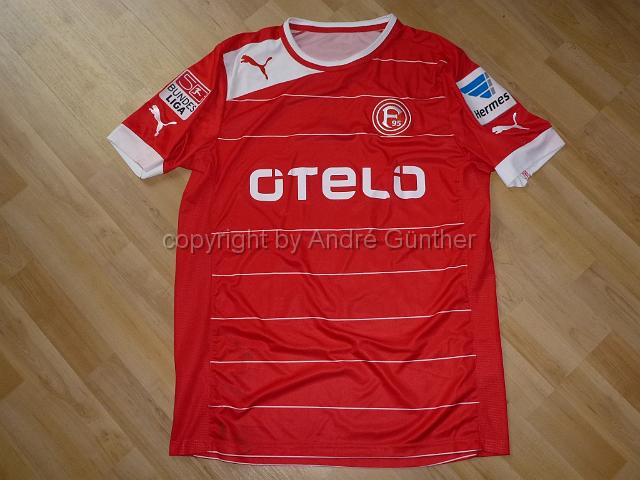 P1200941.JPG - 2012-13 OTELO  #4  Malezas Matchworn aus dem Spiel gegen Nürnberg letztes Heimspiel 1.Liga  Das Trikot ist ungewaschen also mit Spielspuren !  Vorderseite