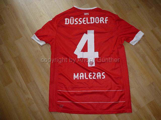 P1200954.JPG - 2012-13 OTELO  #4  Malezas Matchworn aus dem Spiel gegen Nürnberg letztes Heimspiel 1.Liga  Das Trikot ist ungewaschen also mit Spielspuren !  Rückseite