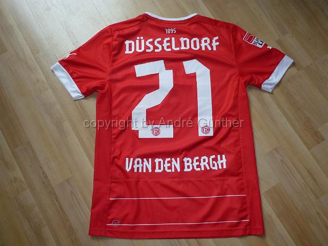 P1210145.JPG - 2012-13 OTELO  #21  Jojo van den Bergh Matchworn aus dem Spiel gegen Hannover  Rückseite