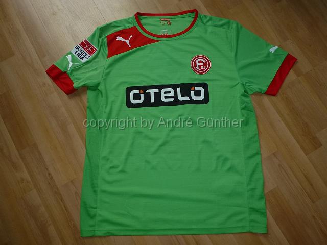 P1210212.JPG - 2012-13  OTELO Ausweich - Trikot limitiert (1895Stk.) mit Bundesligalogo + ohne Hermes Patch (Trikot aus der Hinrunde) Vorderseite